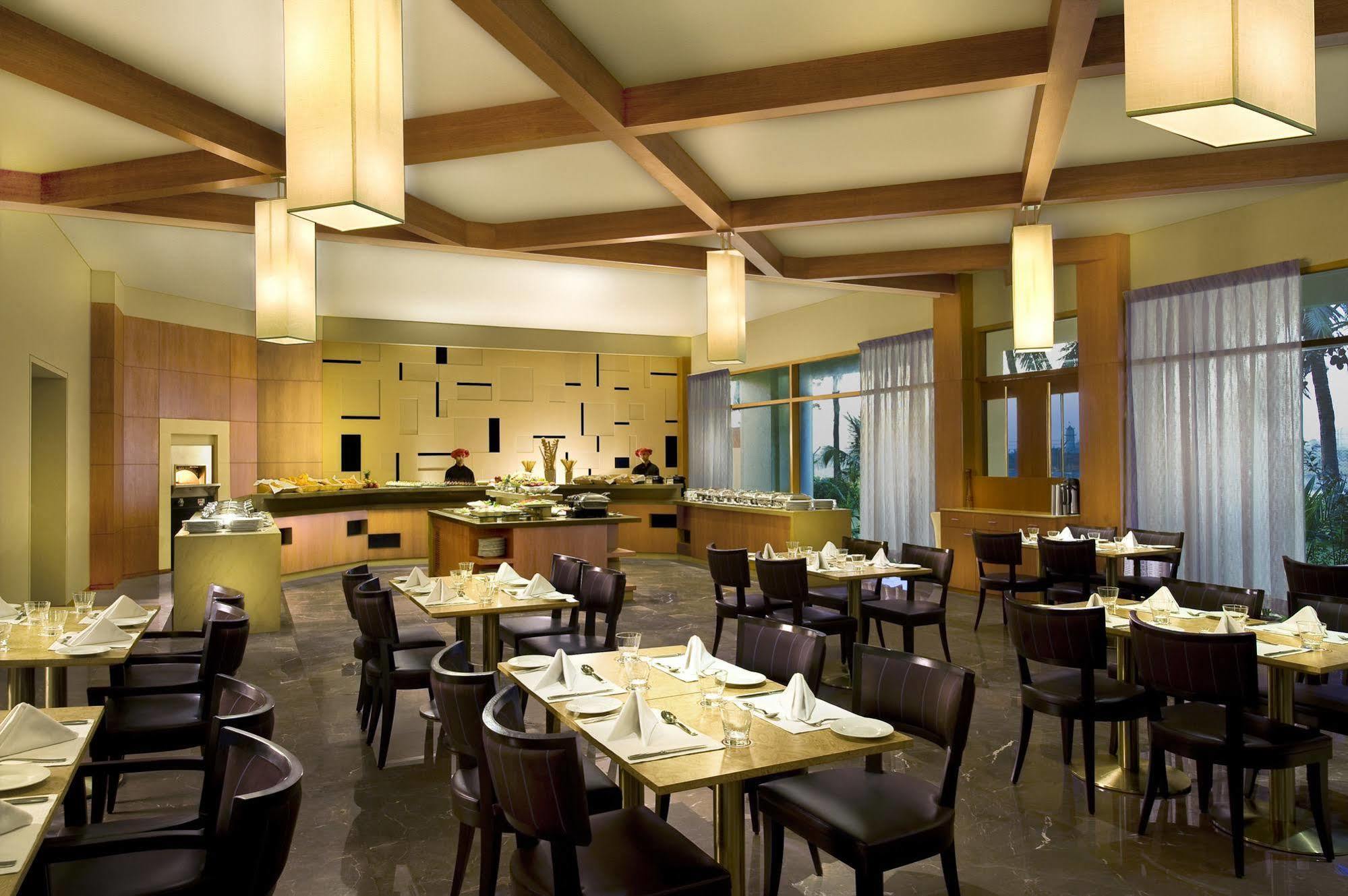 Surat Marriott Hotel Restoran gambar